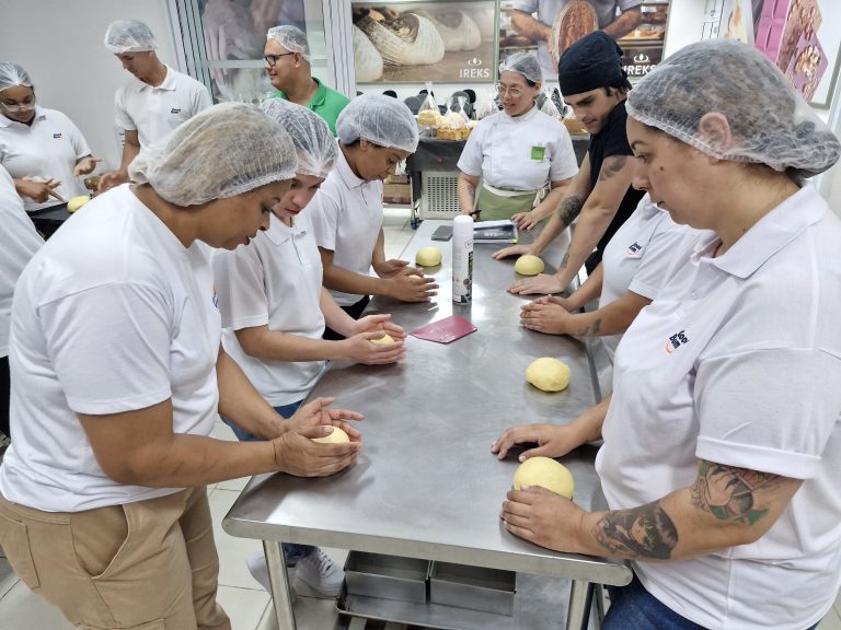 Goodbom supermercados lança a escola de padaria para promover o desenvolvimento interno e a valorização de talentos
