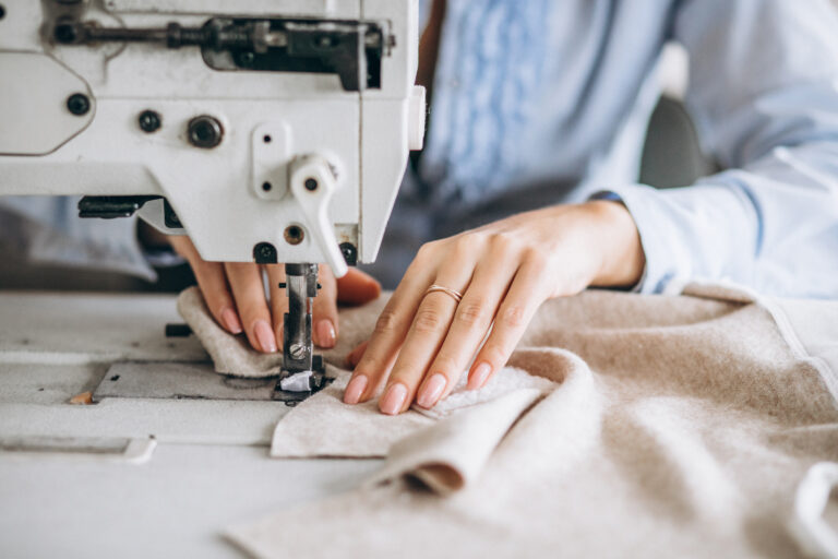 Guarda-roupa inteligente: 5 ajustes que atualizam peças esquecidas com tendência