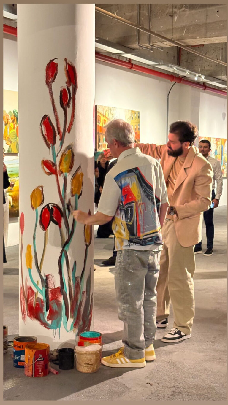 Samuel Caixeta, artista brasileiro premiado em Nova York, mantém mostra inédita com o pai até setembro no WTC