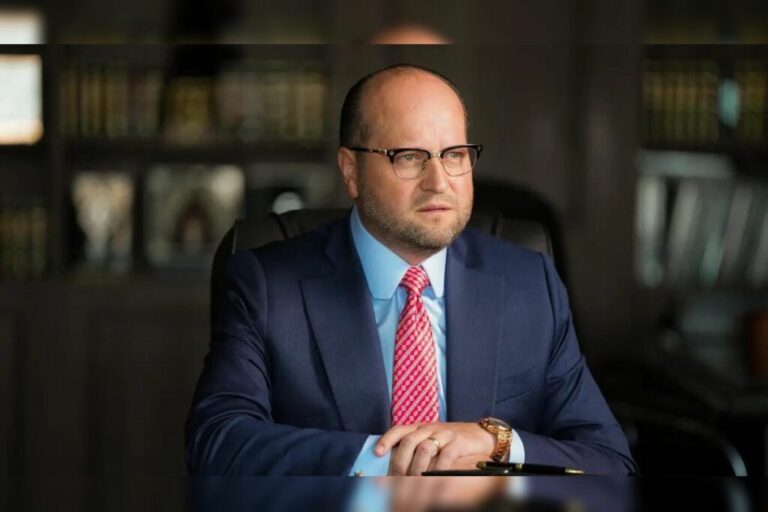 O que a Polícia Federal encontrou na mansão de Nelson Wiliansc: obras de Di Cavalcanti, bebidas de luxo e boné pró-Trump