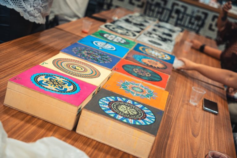 Grupo Mandala transforma gift corporativo em movimento cultural que integra arte, branding e diversidade no Nordeste
