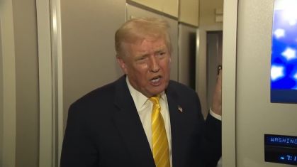 Preço do petróleo ultrapassa US$ 100 por barril e Trump minimiza: “custo insignificante”