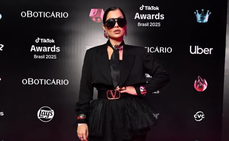 MC Mari brilha na cena musical urbana com conquistas nas redes sociais e apresentações marcantes