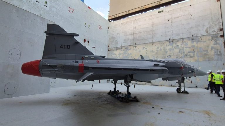 Brasil lança seu primeiro caça supersônico, consolidando-se na vanguarda da aviação militar global