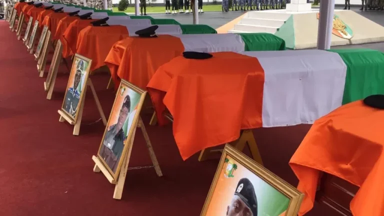 Quarenta e cinco réus enfrentam tribunal na Costa do Marfim por ataque jihadista em Kafolo