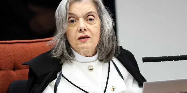 Cármen Lúcia decide pela punição de Eduardo Bolsonaro em caso de difamação