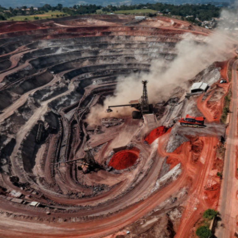 Mineração pressiona cidades e desafia gestão urbana, apontam especialistas em encontro da AMIG Brasil