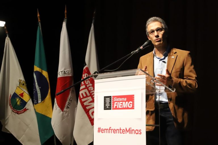 Flávio Bolsonaro e Zema firmam acordo com setor industrial para promover privatizações e reduzir o papel do Estado