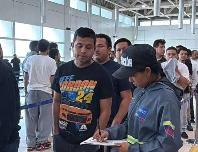Voo 162 traz de volta 259 venezuelanos dos Estados Unidos com assistência médica e psicológica