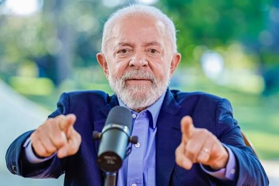Bolsa alcança maior patamar desde maio com alta de quase 3%, impulsionada por inflação controlada e conflito no Oriente Médio que não preocupa os investidores