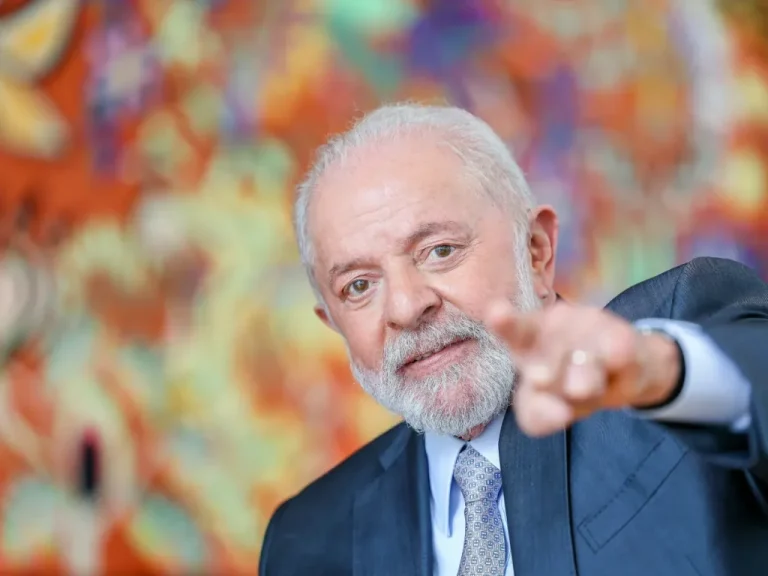 Lula assegura que o Brasil deixará de enviar matérias-primas ao exterior