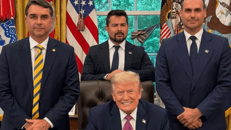 Aliados de Bolsonaro que impulsionaram o tarifaço se preparam para depor contra ele em Washington, revelando o “efeito Flávio