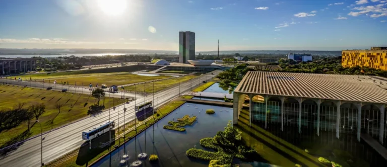 Brasil diminui laços com Argentina em resposta a ofensas recentes de Milei