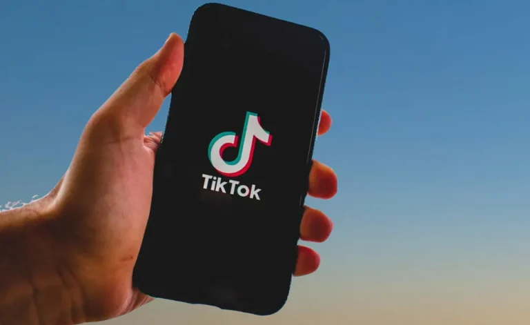 Governo penaliza TikTok por descumprimento na proteção de crianças e jovens com a primeira multa do ECA Digital