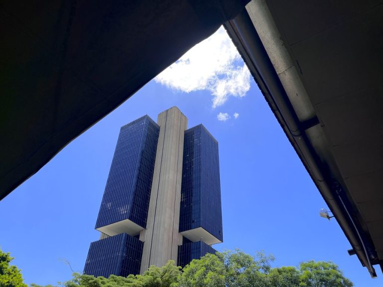 Movimentação de R$ 257 bilhões do Tesouro agita o setor de juros