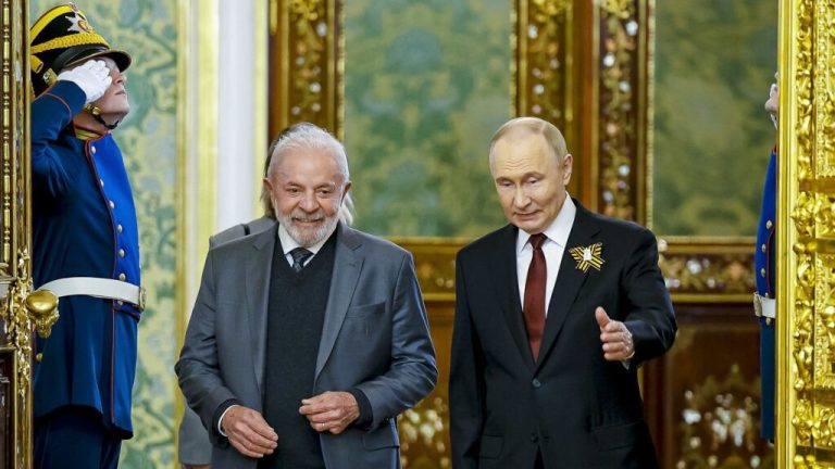 Lula e Putin selam pacto inédito de colaboração no setor nuclear