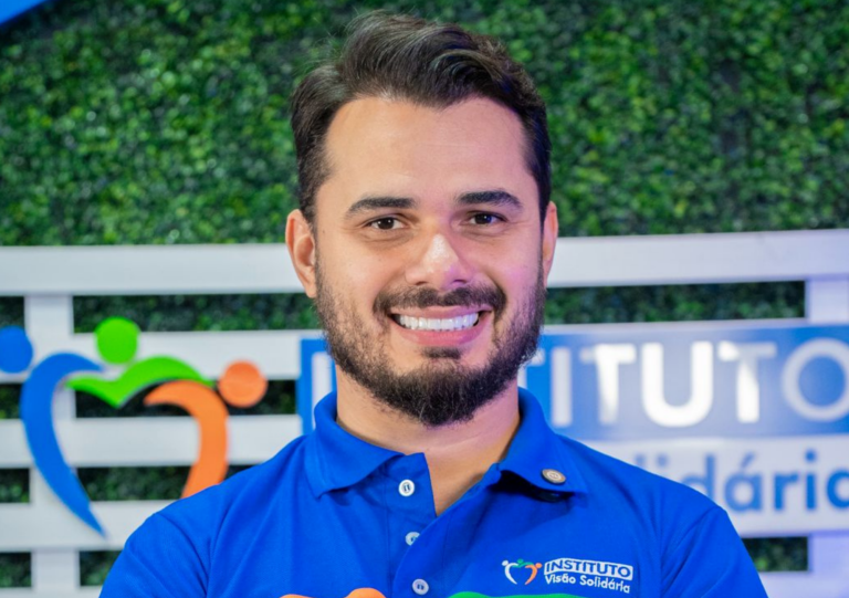 Jovem empreendedor transforma propósito social em modelo de negócio e leva marca a 400 unidades de franquias no Brasil
