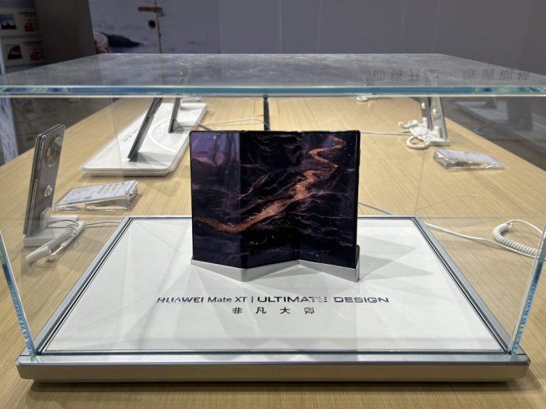 Huawei apresenta smartphone dobrável com processador exclusivo, desafiando restrições dos EUA