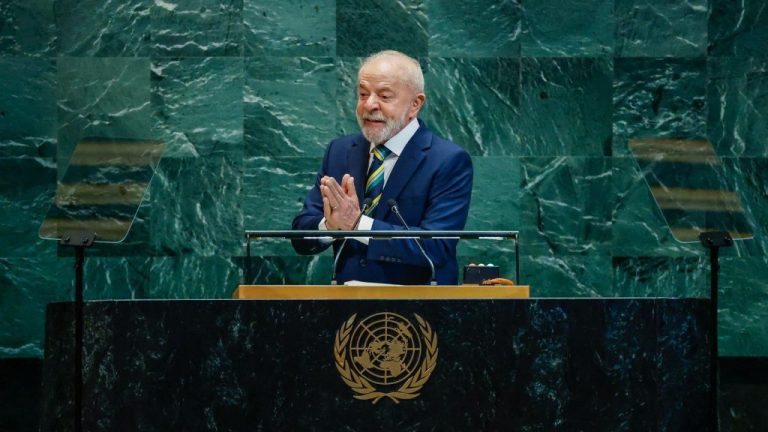 Lula afirma à CNN que Trump não deveria liderar nações estrangeiras