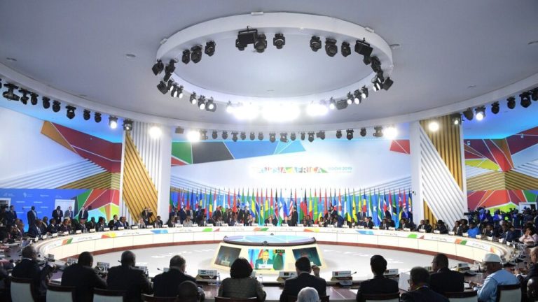 Chegada dos líderes africanos a Moscou marca a terceira cúpula entre Rússia e África
