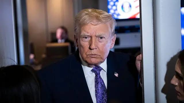 Intervenção militar dos EUA no Caribe resulta em aproximadamente 235 fatalidades durante governo Trump